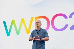 庫克封神時刻來了！超越賈伯斯成蘋果任期最長CEO、退休還早