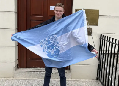 英男20歲建國當總統！看上2國交界無主地、吸400公民　遭逐仍不悔