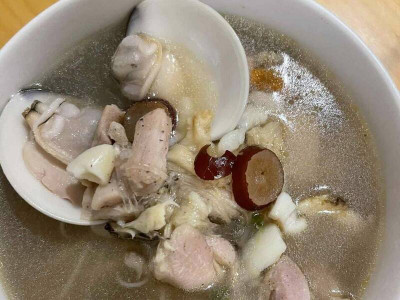 暖溫蒜頭雞湯輕補不燥 炎夏防感冒