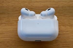 蘋果暗示 AirPods 有全新 AI 功能！或為 iPhone 17 獨家適用