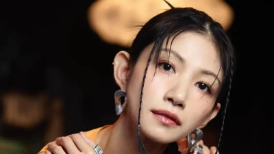 李千娜首曬同框21歲女兒！顧穎高顏值遺傳媽媽　粉驚：像複製貼上