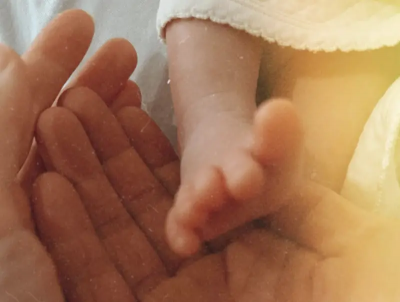 快訊／許瑋甯生了！甜捧baby小腳「我們均安」邱澤9字吐當爸心情