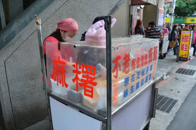 「行天宮排隊攤位」不老客家麻糬爆土地糾紛　店家：招聘心血擴店
