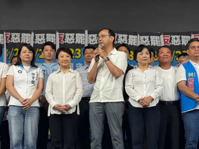 挺他選黨主席？盧秀燕拉朱立倫手大讚：表現好！給你按個讚