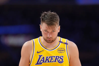 NBA快訊／唐西奇Doncic在歐錦賽熱身賽驚傳受傷！抱膝痛苦倒地
