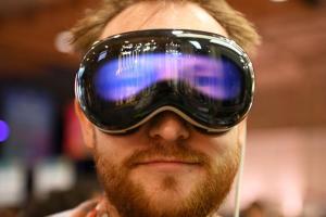 問題不只是貴！外媒曝蘋果 Vision Pro 深陷死亡循環