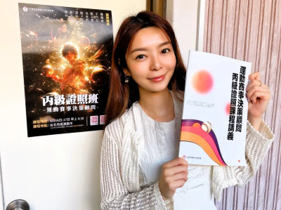 瑜珈／正妹網紅主持人夏如君勇闖運動領域　從瑜伽墊走進數據戰場