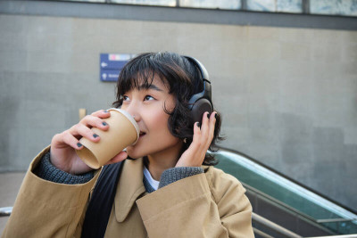 杯裝咖啡=喝進1張信用卡？ 營養師曝2招自救助排塑