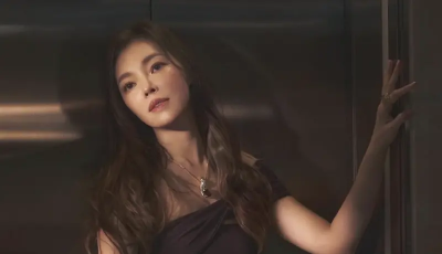 郭台銘快看！曾馨瑩身材太誘人「深V開到腰際」超辣美背超吸睛