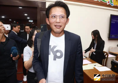 是不是「美國人阿爸」？四叉貓再爆黃國昌快要可依親拿綠卡