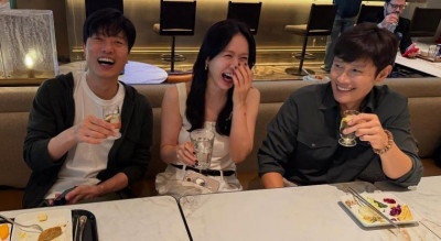 孫藝真前進威尼斯把「白色背心」穿得好好看！同框李炳憲燦笑破鬧翻傳聞