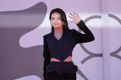 舒淇《女孩》威尼斯贏得掌聲！落淚擁抱邱澤等主角　台灣10月上映