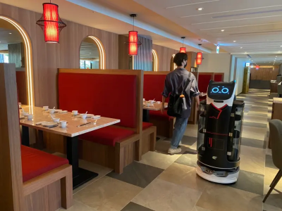 送餐機器人、網路點餐、行動支付　餐飲業投身數位轉型不手軟