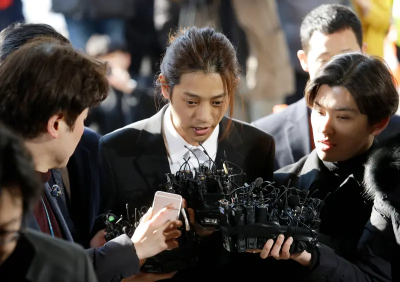 鄭俊英驚爆交往校花還不只1位　昔後宮們現身、流亡巴黎近況曝光