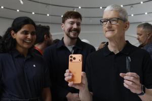現在回頭買 iPhone 16 Pro Max 劃算嗎？這兩點差最多