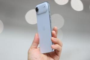 iPhone Air薄到尷尬？瘋傳蘋果為摺疊手機鋪路、庫克說話了