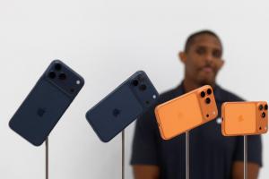 出國買 iPhone 17 注意！全球 12 個國家全面只推純 eSIM 版
