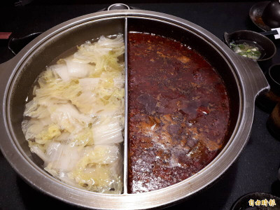2碗酸菜白肉湯就超標  火鍋湯底「鈉」含量高