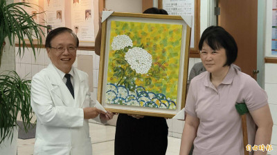 花蓮慈院整型外科37年成書 昔斷半截少女分享重生經驗