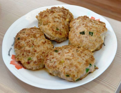 富含纖維又解膩  營養師教作爽口「豆芽菜漢堡排」