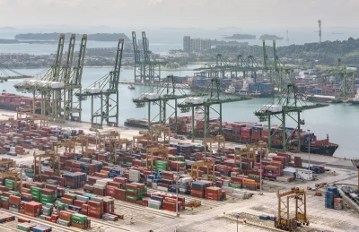 美西線運價崩跌三成！SCFI跌破1200點　出貨旺季不旺