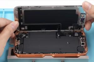 iPhone 17 Pro拆機影片出爐！14 顆螺絲取代黏合劑、維修更容易
