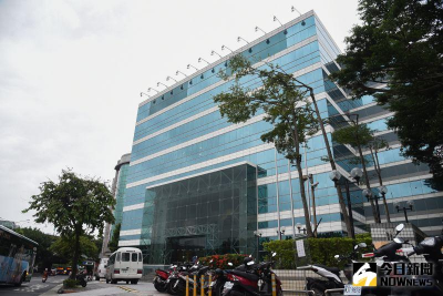 中天找自家人當受訪民眾？小編社群平台發9字　慘被網友抓包