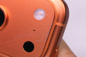 iPhone 17 Pro 被硬幣滑過就掉漆！專家實測最大弱點在這裡