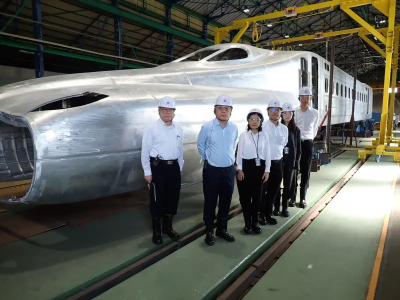 史哲一週兩度赴日！高鐵新車「素顏」首曝光　後年有望搭得到