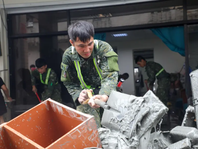 賴清德授權進屋！陸軍380官兵助花蓮光復鄉民清理家園
