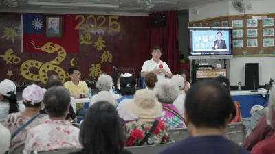 赴果貿社區爭眷村票！郝龍斌承諾了　黨產討回來將補足黨工退休金