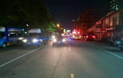台中8旬婦沒走斑馬線闖車道！遭貨車撞飛命危送醫、持續急救中