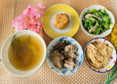 月圓人團圓 孩子身材不圓  台南40元營養午餐也能過中秋