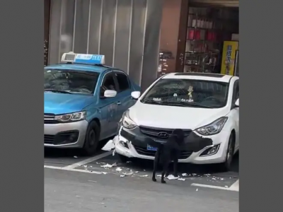 愛車被黑狗狂啃「外殼稀碎」！女車主接通知傻眼：以為是詐騙
