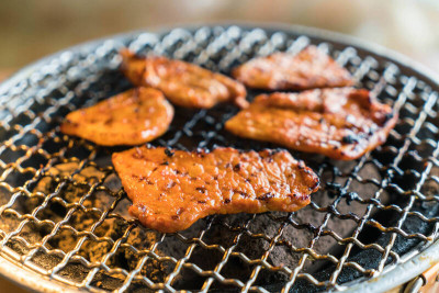 肉烤焦怎辦？營養師：避焦黑陷阱 搭5食材更健康