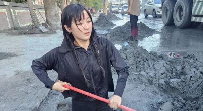 籃籃化身忍者龜衝光復救災！鑽水溝挖淤泥「只露一顆頭」被讚爆