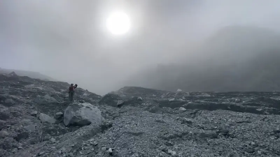 馬太鞍溪堰塞湖災後場景曝！山頭白茫茫遭灰燼吞噬　宛如歷經末日