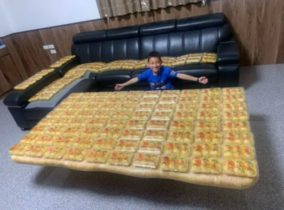 慶中秋！台中蛋黃酥大戶打2萬通電話訂1500顆　秀驚人「戰利品」