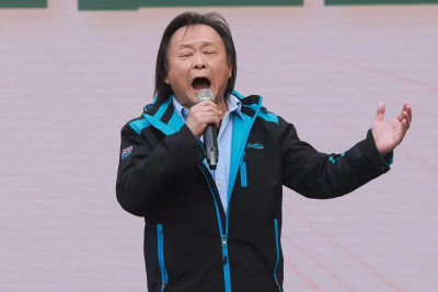 一首歌嚇壞王義川？王世堅〈匆匆忙忙〉爆紅　粉專酸爆：沒出息