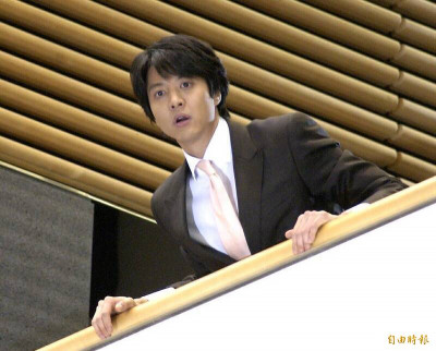 紅眼是免疫警訊！ 李東健曝「眼睛每月發炎一次」
