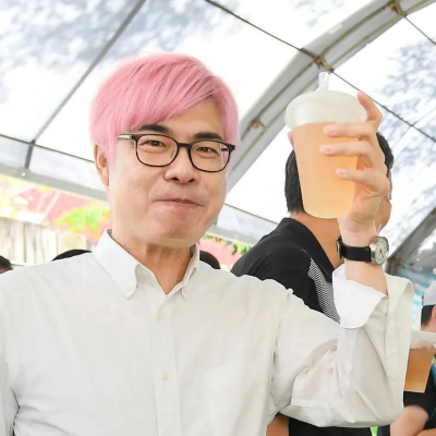 BLACKPINK演唱會來啦！陳其邁秀粉紅髮超搶眼　邱議瑩也跟風應援