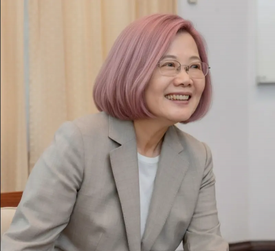 響應陳其邁！蔡英文頭髮也變粉紅色了　喊：感覺不是很適合我？