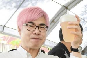 《AI 快學堂-30》跟上陳其邁粉紅頭風潮!用Gemini一句指令變同款髮色照