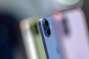 標準版iPhone 17開賣滿月未降價歷年罕見！通路曝主因：這時候才可能跌