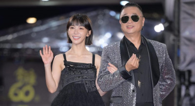 金鐘60》邰智源模仿王世堅太上癮！撂這四句成語比「從從容容」更厲害