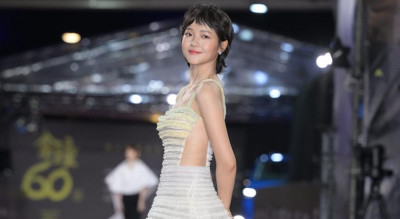 金鐘60》胖姊鍾欣凌靠黑色禮服成功「縮水」！林廷憶側身挖空心機超重