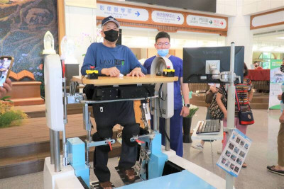 銀髮族防衰弱有4警訊 醫：日常站立運動有助益