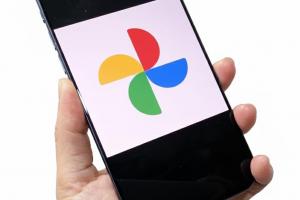 Google相簿新功能玩上梗圖！AI奈米香蕉幫你把照片變爆笑迷因