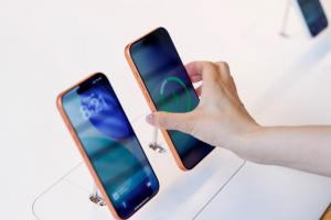 全靠iPhone 17!台灣9月手機銷量飆新高、數據曝賣了這麼多