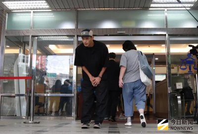 快訊/閃兵案開庭!威廉一身黑現身 三度鞠躬:我先面對司法